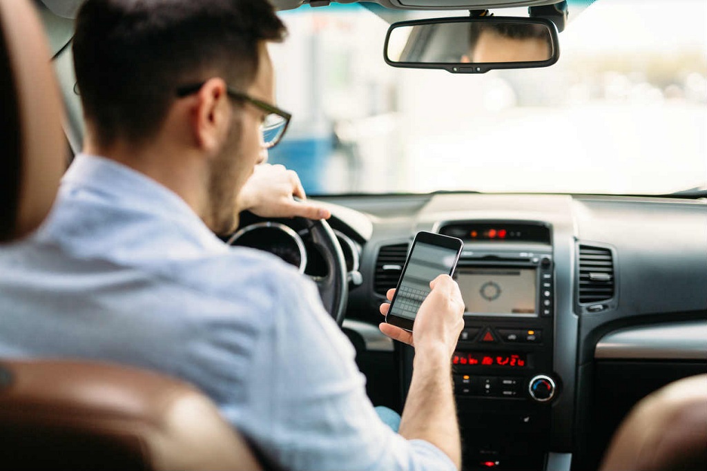 Top Vehicle Safety Tips for Perils of Distracted Driving