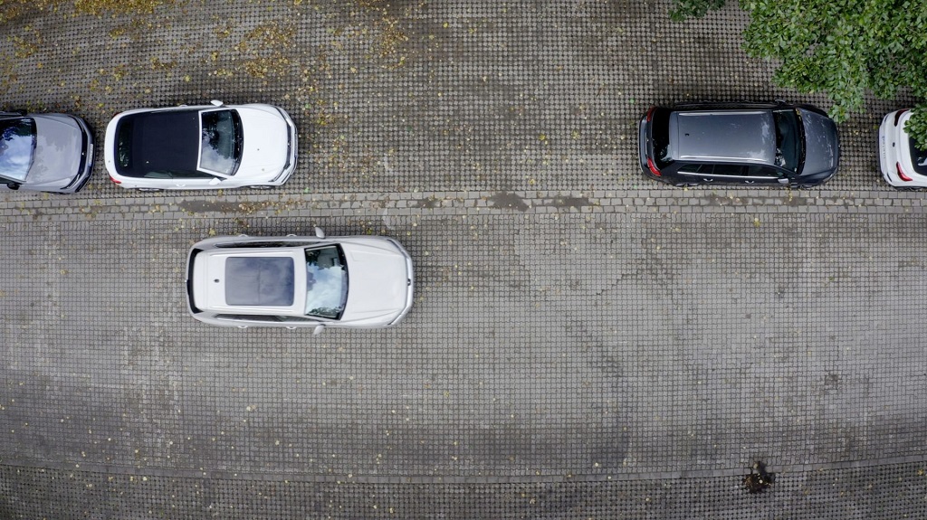 Parallel Parking Savior: Unveiling the Differences Between Park Assist and Parking Sensors